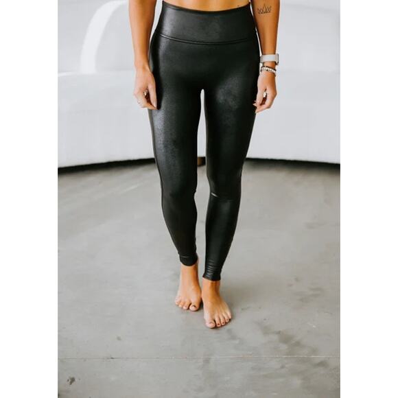 Spanx Plus Pull On Stretch Slimming Shaping Faux Leather Black Leggings Size 1X - Picture 1 of 12